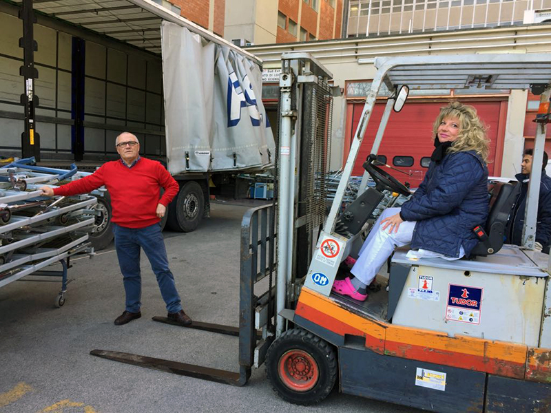 Collaborazione internazionale con il Kenya, letti e comodini in dismissione donati dall’Azienda ospedaliero-universitaria Senese al North Kinangop Catholic Hospital