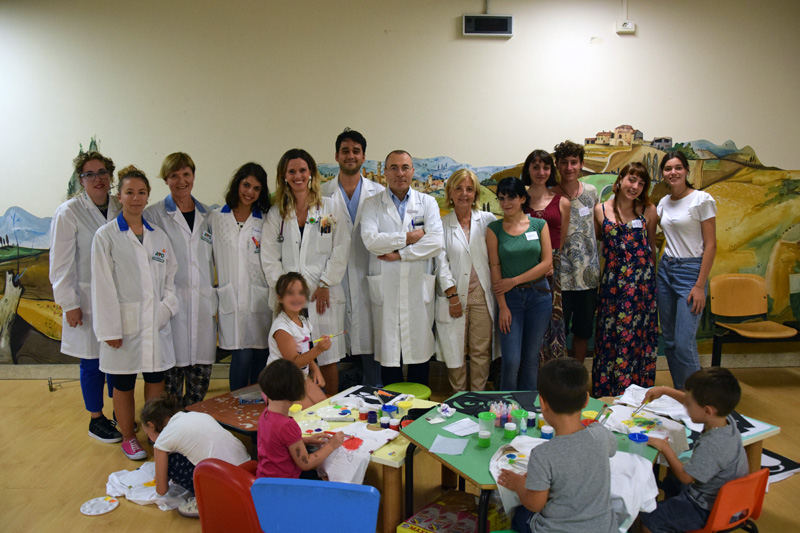 “Coloriamo l’estate”, al via il progetto di art therapy per i bambini ricoverati al policlinico Santa Maria alle Scotte