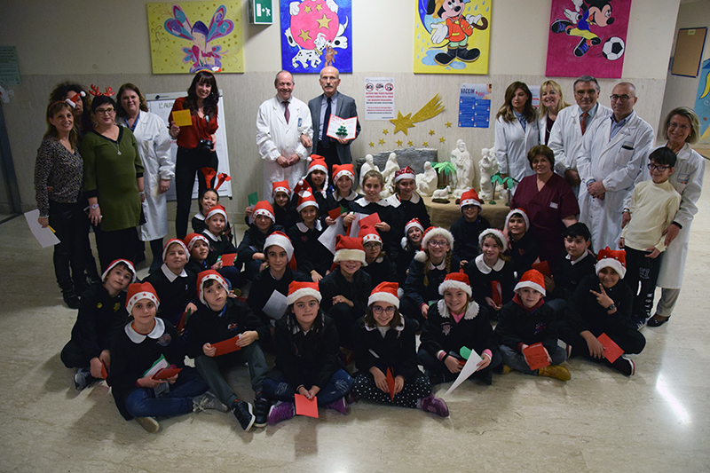 Scuola primaria “Gianni Rodari” di Arbia dona presepe in gesso alla Scuola ospedaliera del Dipartimento Materno-Infantile