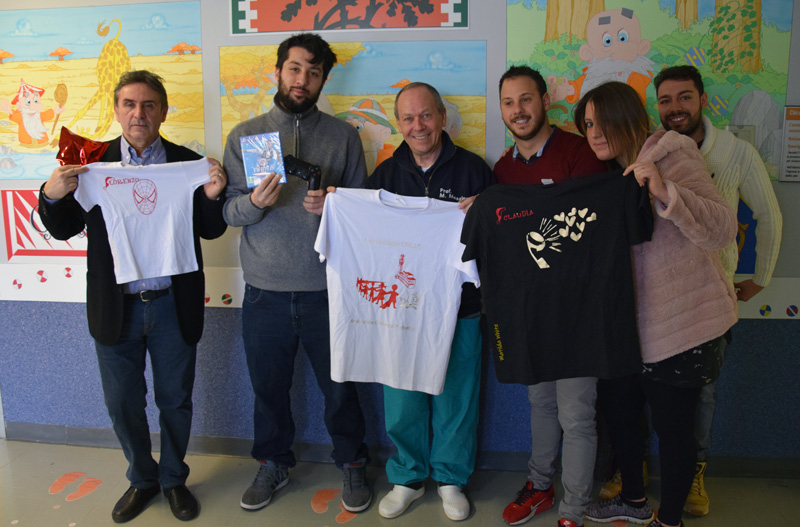 Matilda White e Gameup Siena donano t-shirt e giochi all’Associazione La Conchiglia ONLUS