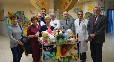 Primo appuntamento di Natale alle Scotte, dipendenti e Comitato soci Coop di Siena donano peluches ai bambini del Dipartimento Materno-Infantile