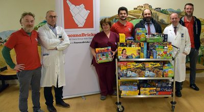 Colori e allegria nelle corsie del Dipartimento Materno-Infantile, Toscana Bricks dona 80 scatole di costruzioni per i bambini ricoverati al policlinico Santa Maria alle Scotte