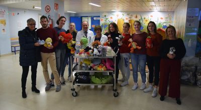 Teddy bear toss del Costone femminile, consegnati peluches al Dipartimento della Donna e dei Bambini dell’Azienda ospedaliero-universitaria Senese