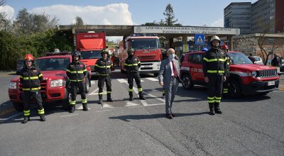 Vigili del Fuoco di Siena portano il loro saluto ai professionisti del policlinico Santa Maria alle Scotte impegnati contro il Covid-19