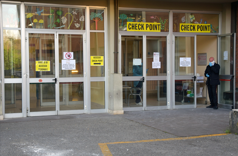 Nuovo check-point di accesso al policlinico Santa Maria alle Scotte all’ingresso del lotto 4