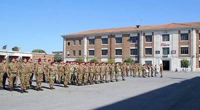 Le famiglie del 186° Reggimento Folgore e l’ANPDI donano 1600 mascherine al policlinico Santa Maria alle Scotte