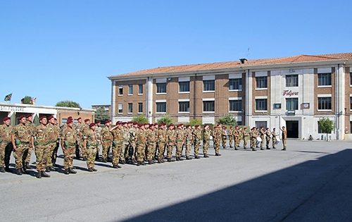 Le famiglie del 186° Reggimento Folgore e l’ANPDI donano 1600 mascherine al policlinico Santa Maria alle Scotte