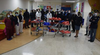 Natale alle Scotte, Arma dei Carabinieri e alla Polizia di Stato in visita al Dipartimento della Donna e dei Bambini