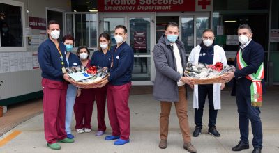 Trequanda celebra il Natale portando in dono i prodotti tipici del territorio ai professionisti dell’area Covid dell’Aou Senese