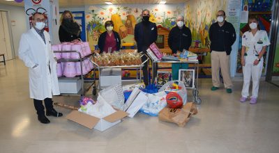 Il gruppo piccoli della Contrada della Pantera porta i doni di Natale ai pazienti del Dipartimento della Donna e dei Bambini