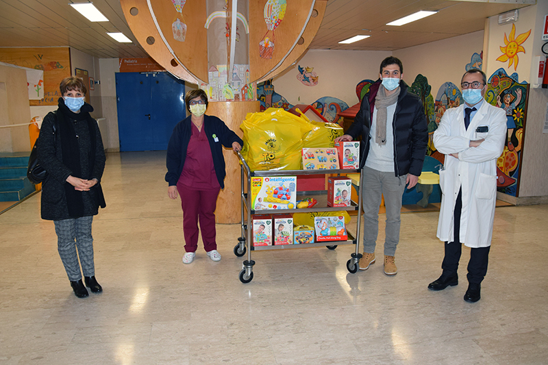 40 giochi per i bambini della Pediatria da parte dell’associazione culturale Terra e Gusto e dello studio di riabilitazione pediatrica Centro SPRINT Siena