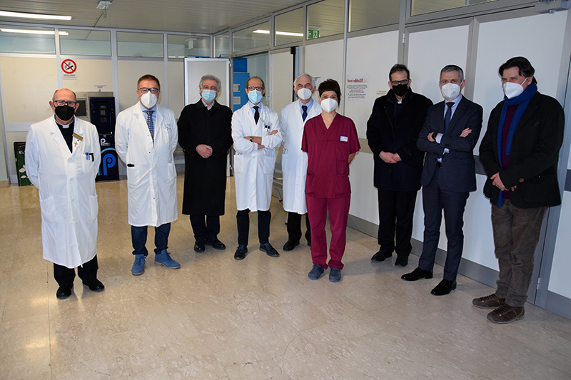 Giornata mondiale del Malato, il cardinale Augusto Paolo Lojudice in visita all’ospedale Santa Maria alle Scotte