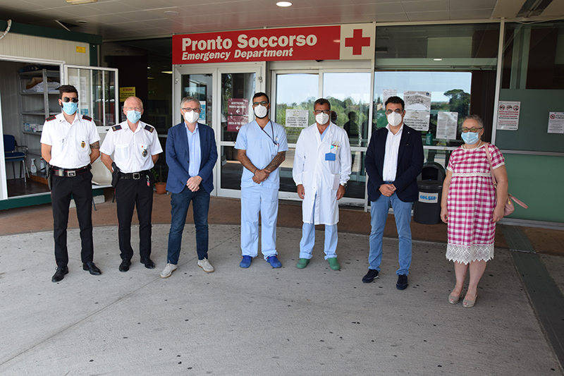 Ferragosto in corsia per l’assessore regionale al diritto alla Salute Simone Bezzini: visita istituzionale al Pronto Soccorso e al centro vaccinale dell’Aou Senese