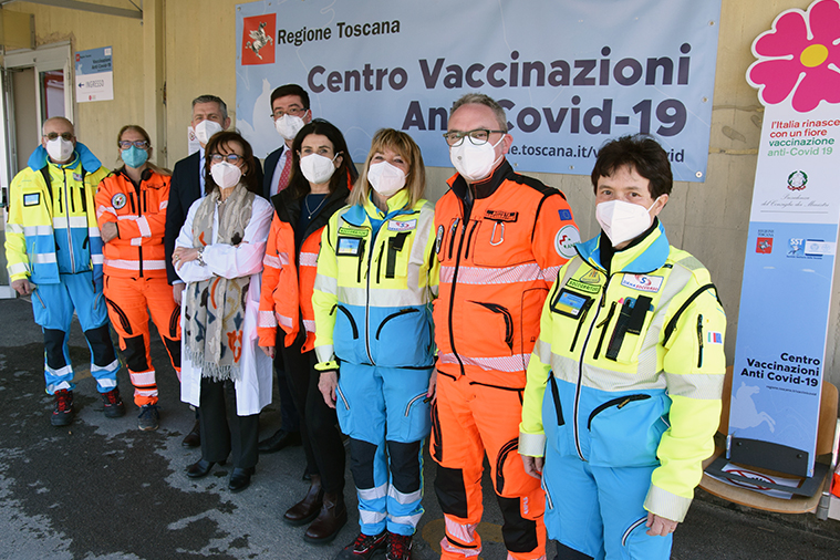 Somministrazione di vaccini all’ospedale Santa Maria alle Scotte da parte di Misericordia e Pubblica Assistenza di Siena