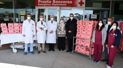 Generosità e vicinanza all’ospedale Santa Maria alle Scotte da parte dell’Arcidiocesi di Siena, Colle Val d’Elsa e Montalcino in occasione della Santa Pasqua: 200 colombe donate per i professionisti impegnati in Pronto Soccorso e Area Covid