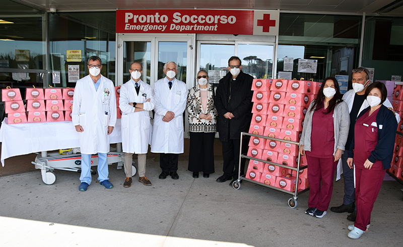 Generosità e vicinanza all’ospedale Santa Maria alle Scotte da parte dell’Arcidiocesi di Siena, Colle Val d’Elsa e Montalcino in occasione della Santa Pasqua: 200 colombe donate per i professionisti impegnati in Pronto Soccorso e Area Covid