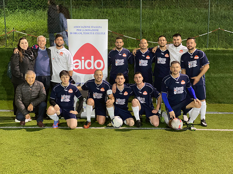 Solidarietà in campo: squadra organizzata dal Coordinamento Donazione Organi e Tessuti dell’Aou Senese, sponsorizzata dall’Aido, protagonista nel campionato senese di calcio a 8 Aics