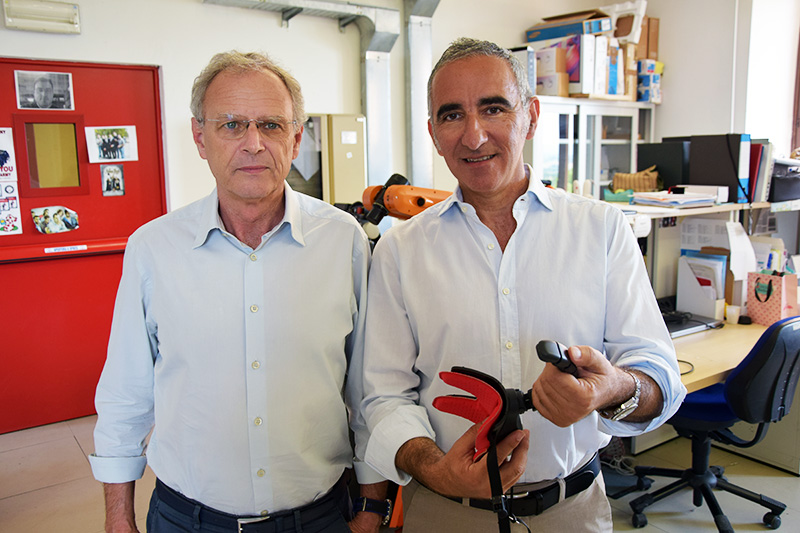 Il sesto dito robotico vincitore del premio TAOUBUK Da Vinci per il miglior progetto in tecnologia robotica