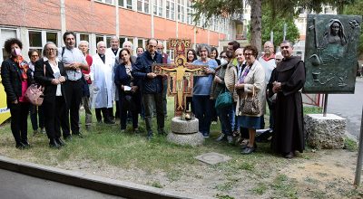 Benedizione dell’ospedale e momento di preghiera con la Croce di San Damiano