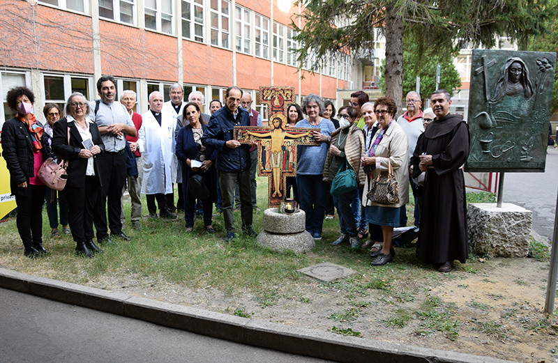 Benedizione dell’ospedale e momento di preghiera con la Croce di San Damiano