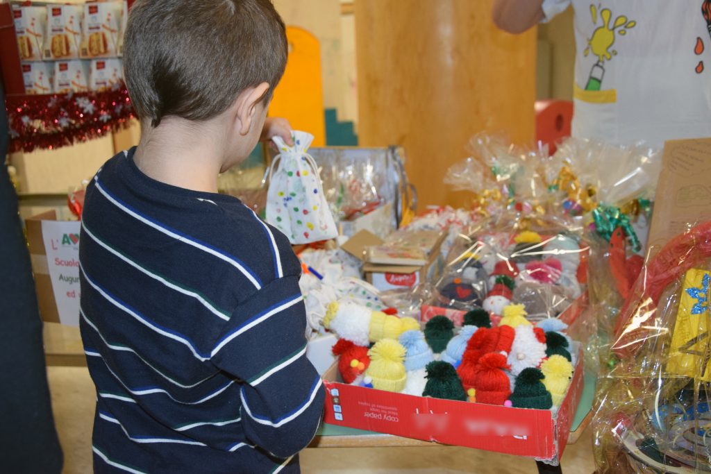 L’AVO e la scuola Primaria Tozzi portano doni ai bambini ricoverati