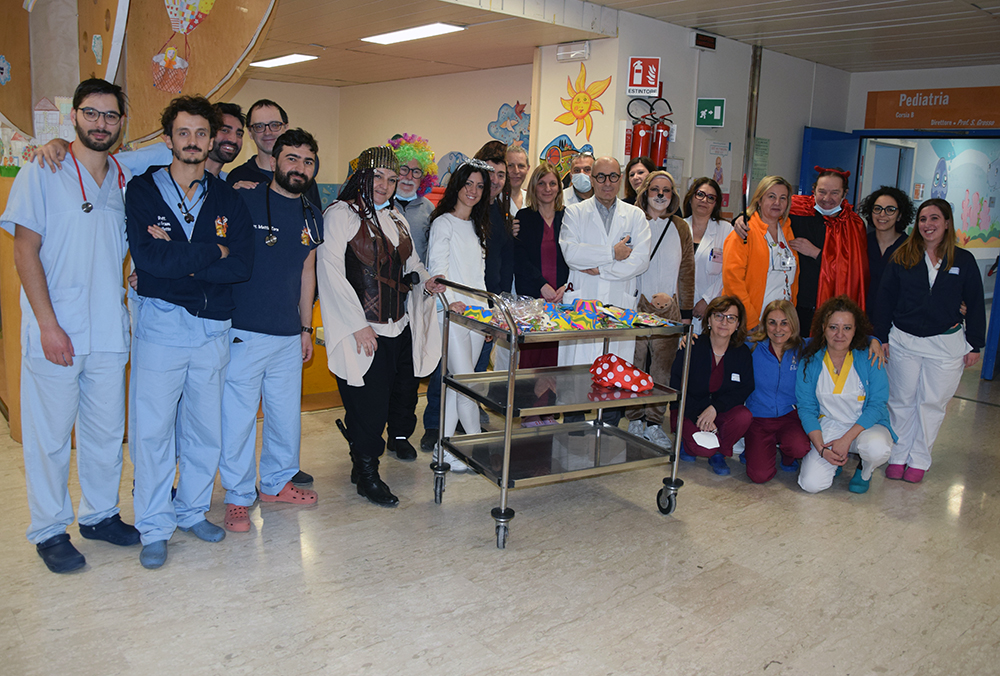 Carnevale alle Scotte: maschere e dolci con la visita della Banda Bassotti per i piccoli pazienti del Dipartimento della Donna e dei Bambini