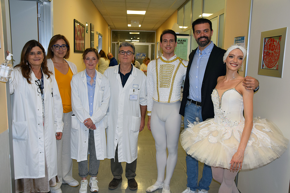 Iniziativa solidaristica di umanizzazione delle cure “Danza in Corsia” per i pazienti del day hospital oncologico grazie alla generosità della Compagnia “Balletto di Siena”