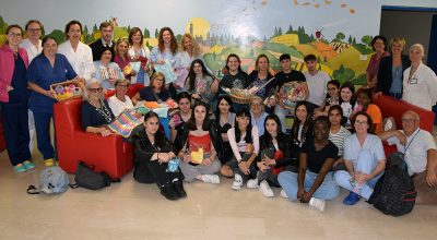 Generosità al Dipartimento della Donna e dei Bambini: l’Istituto Professionale “Caselli” di Siena dona polipetti di maglia per i piccoli della Terapia Intensiva Neonatale, la Contrada della Torre coperte, maglioncini e cappellini per neonati ma anche kit di formazione all’allattamento per le ostetriche