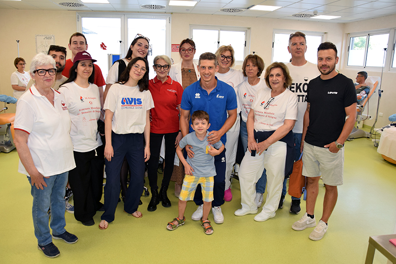 Giornata Mondiale del Donatore di Sangue, all’Aou Senese testimonial d’eccezione il Mangia 2025 Duccio Marsili