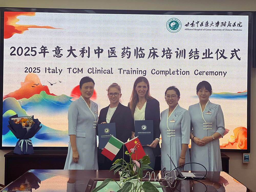 Collaborazione internazionale in Cina: missione a Lanzhou per la dottoressa Tatantino, direttrice dell’UOC Anestesia e Rianimazione Neurochirurgica dell’Aou Senese, e la specializzanda Beatrice Ventura