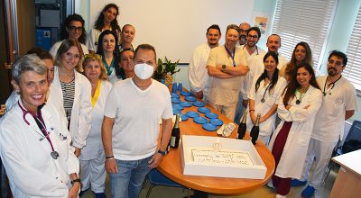 Festeggia il nono compleanno dal suo trapianto di polmone insieme ai professionisti che lo hanno accompagnato in questo importante percorso che ha segnato l’inizio di una nuova vita