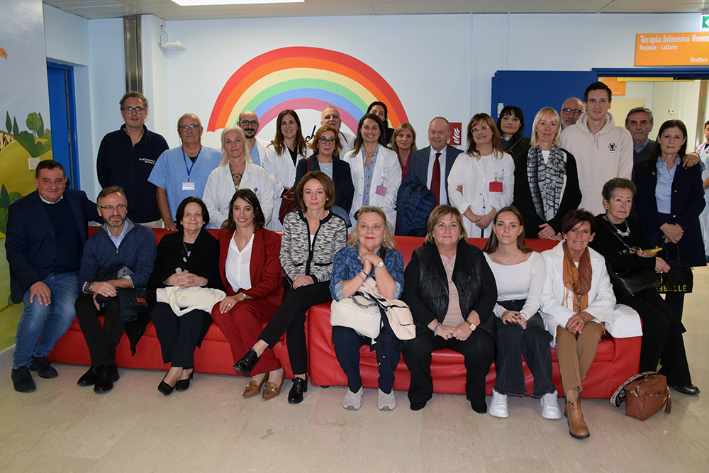 Inaugurata all’Aou Senese una sala in memoria del professor Franco Bagnoli, grazie alla Chirurgia Pediatrica e alle associazioni Le Coccinelle e La Conchiglia